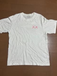 UNIQLOUT XX Mサイズ ホワイトTシャツのサムネイル