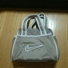 NIKEのバッグのサムネイル