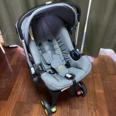 doona チャイルドシート兼ベビーカーのサムネイル