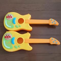 Mimmy22様専用。  週末sale☆アンパンマン　ギターのサムネイル