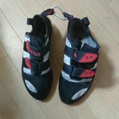 レッドチリ コロナ ベルクロ Eur41クライミングシューズのサムネイル