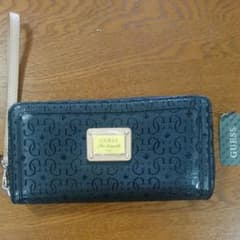 GUESSの新品長財布のサムネイル