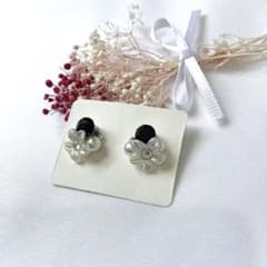 穴不要✨フラワー×パール マグネットピアス 大人かわいい 上品のサムネイル