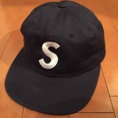 希少即完売supremeのサムネイル