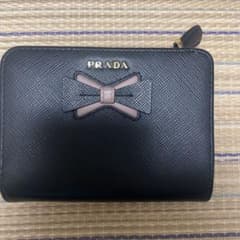 チョコ。様　専用　プラダ　サファイアーノ　二つ折り財布　レザー　リボンモチーフのサムネイル