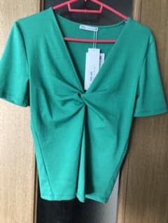 ZARAのカットソー半袖グリーン未使用品のサムネイル