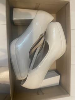 ストラップ　エナメルパンプス　アイボリー　白のサムネイル