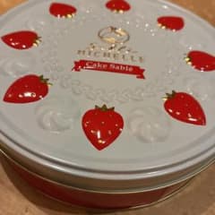 ⭕️Michelle いちごモチーフの金属缶のサムネイル