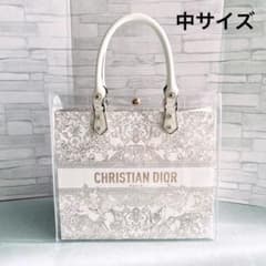 ハンドルスカーフプレゼント！クリアバッグとディオールショッパー中 