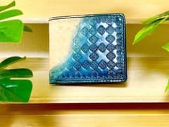 二つ折り　財布　ブルー　本革　クロス柄　グラデーションのサムネイル