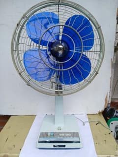 昭和レトロ、東芝TOSHIBA　卓上扇風機 35㎝羽根　・M F 形　動作品 昭和レトロ、東芝TOSHIBA 卓上扇風機 35㎝羽根 ・M F 形 動作品 - メルカリ