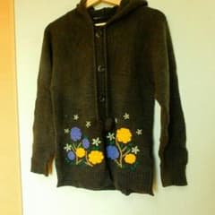 刺繍が可愛いニットパーカーのサムネイル