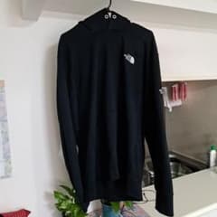 THE NORTH FACE ブラック プルオーバーパーカーのサムネイル
