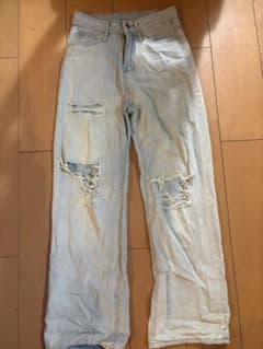 ライトブルー ダメージデニムパンツ Sサイズのサムネイル