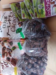 デリシィアウトレットチョココーンチョコ、ピーカンナッツチョコレート柿の種チョコのサムネイル