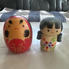 ダルマと花柄こけし人形のセットのサムネイル