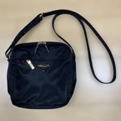 【美品】ellesse ITALY ショルダーバッグ ブラックのサムネイル