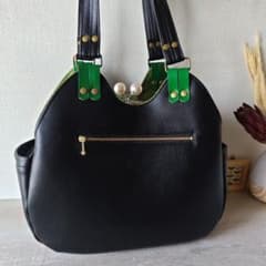 【♥Y 様】あおりがま口バッグ　トマト型　黒レザー　ハンドメイド ♥Y 様】あおりがま口バッグ トマト型 黒帆布 ハンドメイド - メルカリ