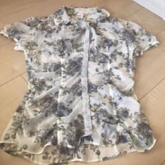 ブラウスのサムネイル
