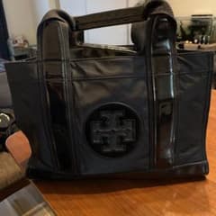 トリーバーチのトートバッグのサムネイル
