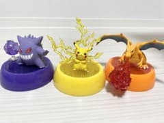 光る！ポケモンコレクション　ピカチュウ　リザードン　ゲンガー　ガチャガチャのサムネイル
