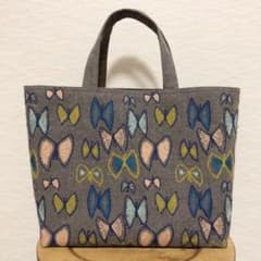 ミナペルホネン トートバッグ A4サイズ ハンドメイド スカイフラワー ブラウンのサムネイル