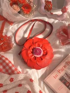 美品kate spade new york ペタル 3D フラワー クロスボディのサムネイル
