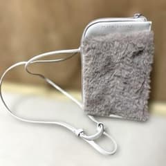 ファー付きスマホショルダーバッグのサムネイル