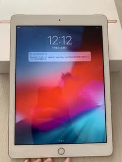 Apple iPad 第6世代 Wi-Fi+Cellular 32GB MRM…のサムネイル
