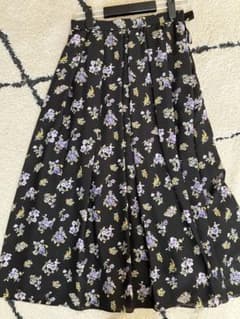 ２３区 花柄フレアロングスカート 黒のサムネイル
