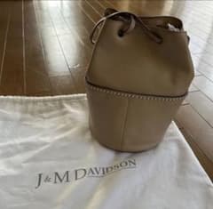 J&M DAVIDSON ベージュ バケツ型ハンドバッグ - メルカリ