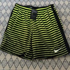 NIKE ナイキ ショートパンツ ブラック イエローのサムネイル