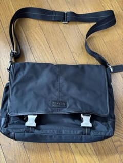 COACH黒いナイロンショルダーバッグのサムネイル