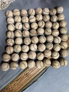 硬式野球ボール　練習球64球のサムネイル