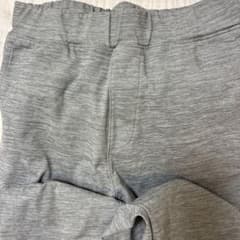 UNIQLO 子供　薄手のズボン　ダークグレーのサムネイル