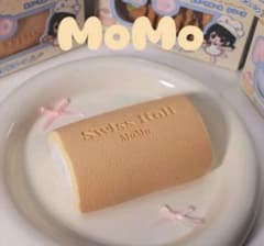 MoMスクイーズロールケーキ【オル味プレーン】 - メルカリ