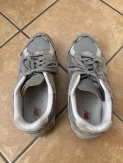 New Balance 2002R グレー スニーカーのサムネイル