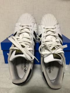 adidas スニーカーのサムネイル