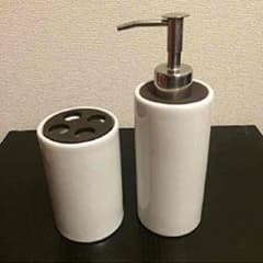 ☆ニトリ☆ソープディスペンサー＆歯ブラシホルダーのセットのサムネイル
