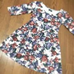 美品♡花柄 春ワンピのサムネイル