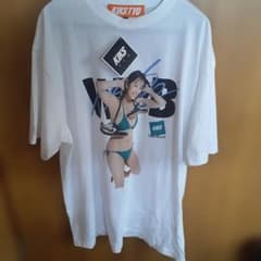 最終値下げ！KIKSTYO×榎原依那コラボ フォトプリント Tシャツ - メルカリ