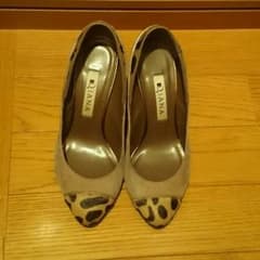 美品☆ダイアナ パンプス 21.5のサムネイル