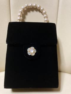 ☆新品・未使用☆持ち手パール・ベルベットバッグ☆のサムネイル