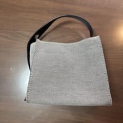 シンプルなショルダーバッグ グレーのサムネイル