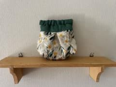 花柄刺繍ポーチ グリーン　デイジー　口金のポーチ　ハンドメイドのサムネイル