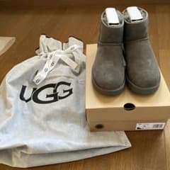 UGG グレー ムートンブーツ 収納袋付きのサムネイル