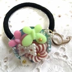 ハンドメイド　ヘアゴム　レジン　蝶々のサムネイル