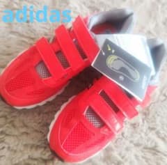 adidas 赤 スニーカーのサムネイル