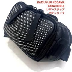KATSUYUKIKODAMA✴︎PARADIDDLE レザースタッズボディバッグ - メルカリ
