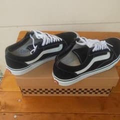 VANSのスニーカーのサムネイル